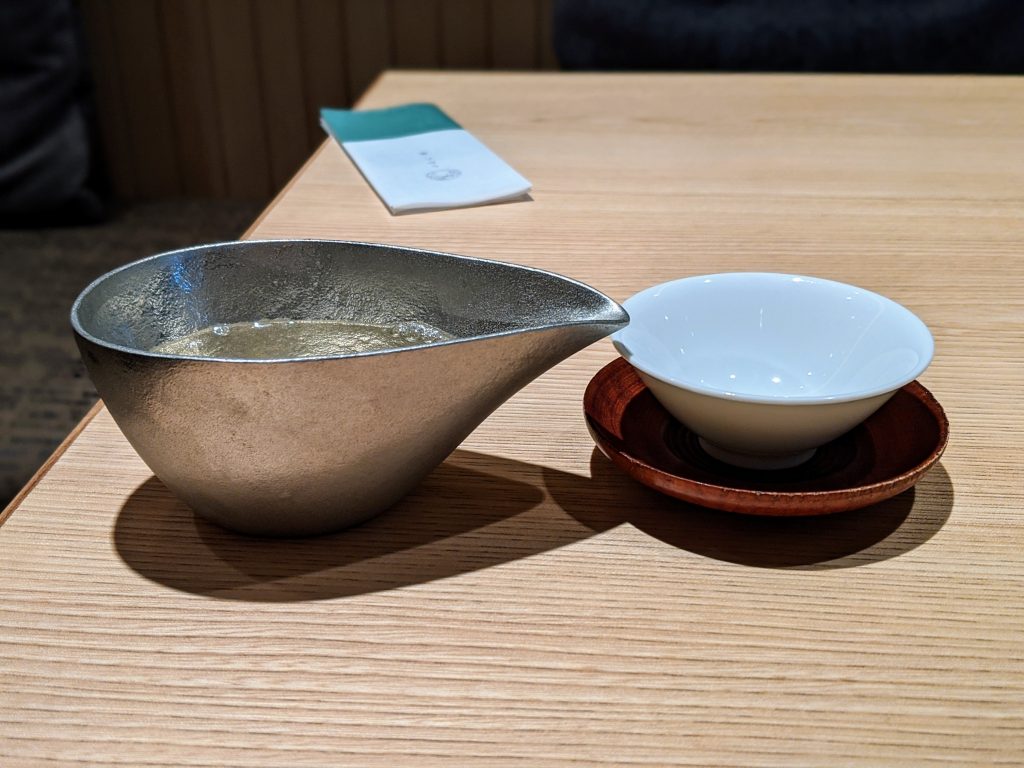 Drinking sake: Katakuchi and sakazuki